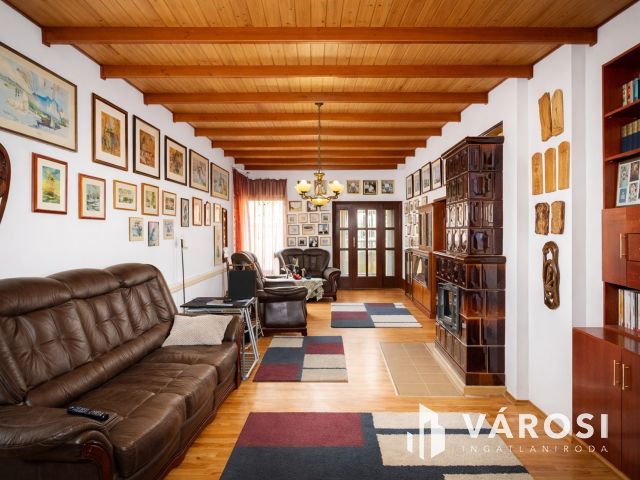 Nagyvonalú terek, polgári hangulat Békéscsaba belvárosában