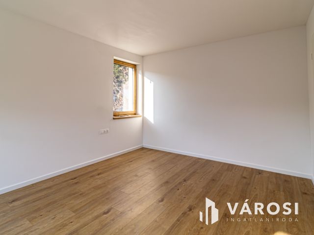 Modern 4 szobás, nagy erkélyes lakás Badacsonytomajon eladó