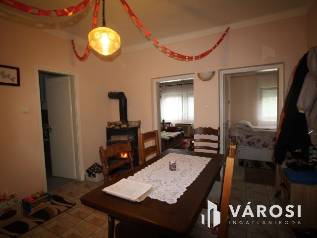 Jó adottságú, tágas ház, Kenyeriben