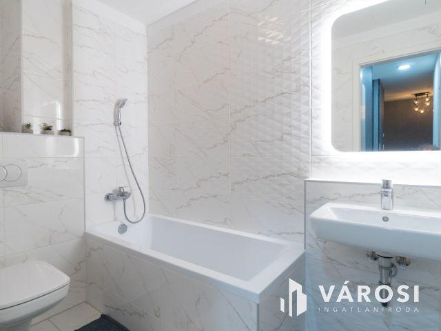 Új építésű prémium vízparti lakás Balatonszemesen