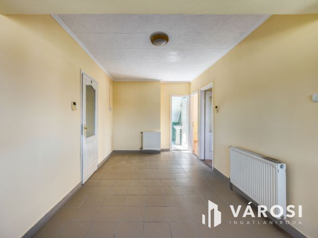 Medencés apartmanház Kőröshegyen eladó