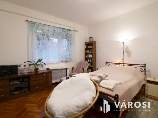 Belvárosi, földszinti lakás