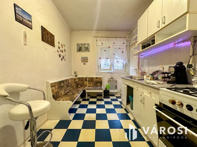 Szerpentin út elején 2. emeleti, 1+1 félszobás lakás eladó!