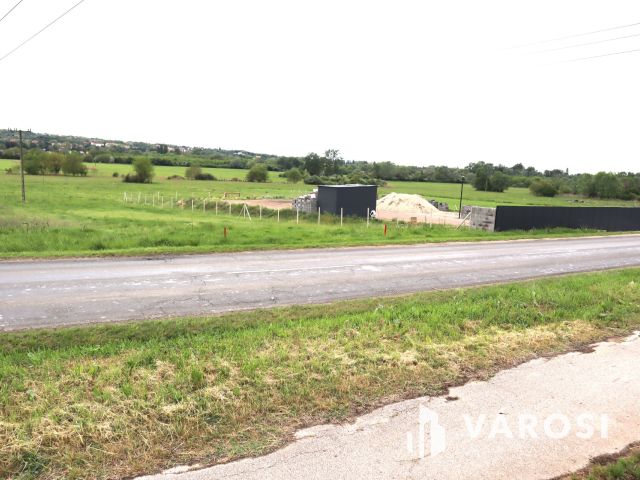 Panorámás zárt kert Kőröshegyen eladó