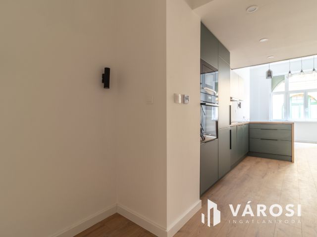 Galériás okosotthon eladó a körúthoz közel!