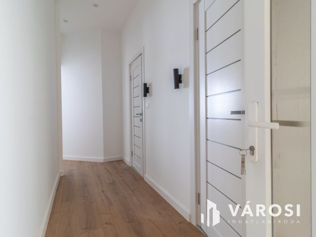 Modern okosotthon eladó a Visegrádi utca elején!