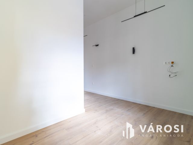 Modern okosotthon eladó a Visegrádi utca elején!