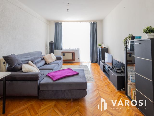 Tökéletes adottságok: első emeleti, 3 szobás, erkélyes