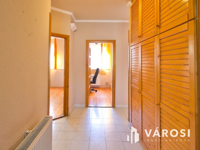 160 m2-es, családi-sorház a Csaba Park környékén eladó