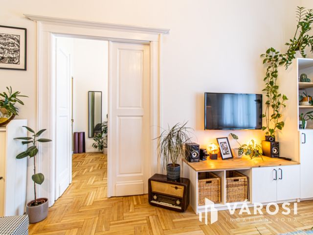 Napfényes és stílusos lakás a Belgrád rakparton