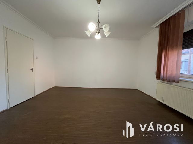 Debreceni 2 Szobás Jó Ház, Csendes Utcában Eladó!