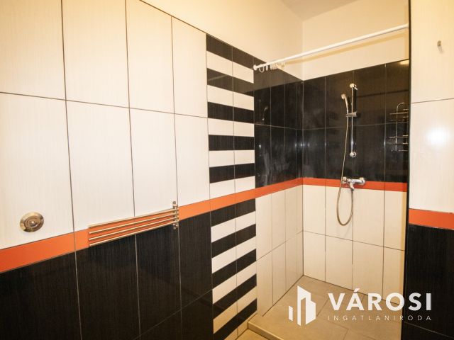 330 nm-es óriásház Orosházán