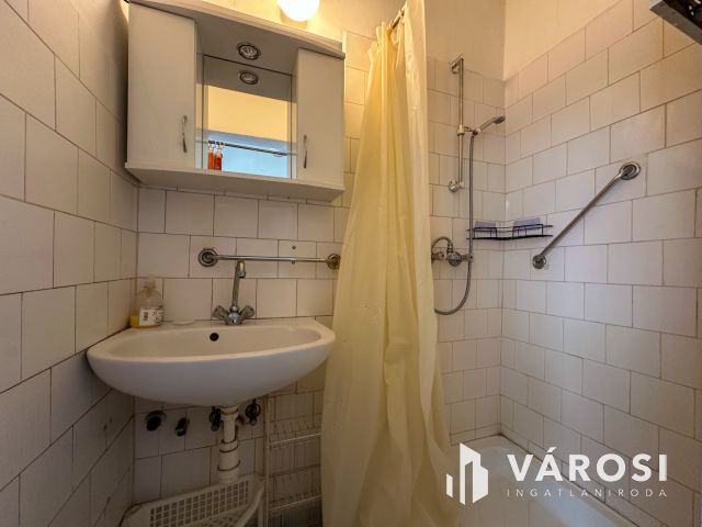 Vásártéren 1 emeleti lakás eladó!