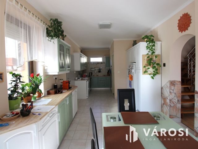 Rezsi évente 90 ezer? Ez a ház tudja!