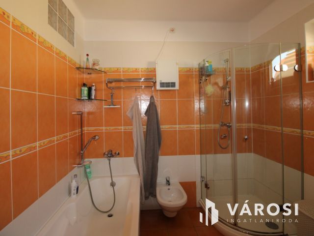 Rezsi évente 90 ezer? Ez a ház tudja!