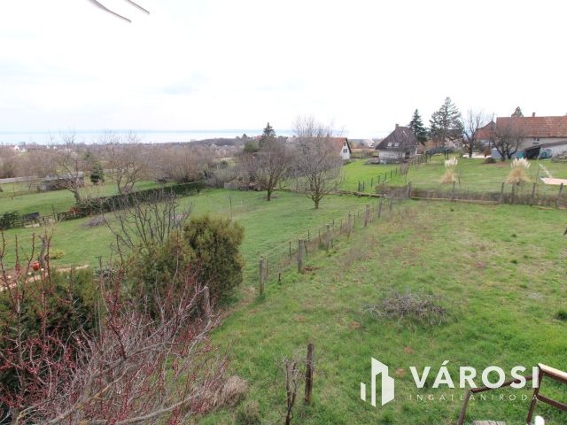 Panorámás kisház Felsőörs Kishegyen