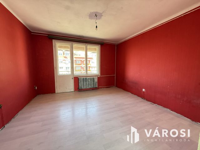 FELÚJÍTANDÓ 2 SZOBÁS TÉGLA LAKÁS ÚJBUDÁN