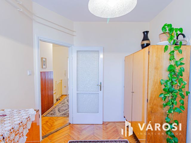 Alul nappali, felül nyugalom – kétszintes otthon garázzsal