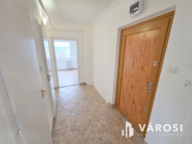 Igényesen felújított panel lakás jó helyen