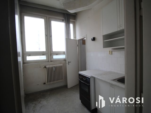 477 nm-es iroda Sárvár belvárosában