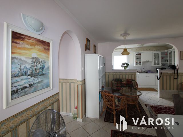 Kiadó egy 133 nm-s igényes lakás Alsóörsön