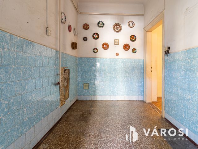 44 m2-es felújítandó garzon a Göncz Árpád Városközpontnál!