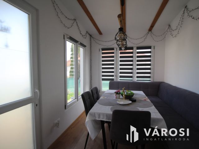 Felújított, 2 szobás házikó, pici kertel Szombathelyen