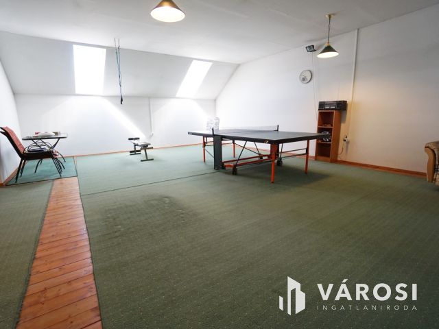 Kőbánya-Óhegy impozáns prémium otthona nagy kerttel eladó