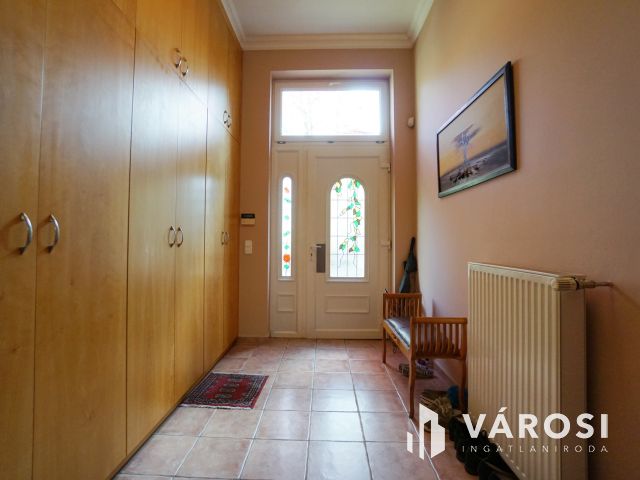 Kőbánya-Óhegy impozáns prémium otthona nagy kerttel eladó