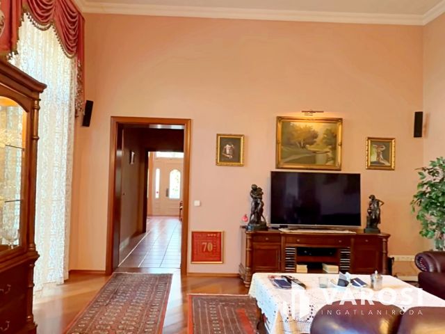 Kőbánya-Óhegy impozáns prémium otthona nagy kerttel eladó