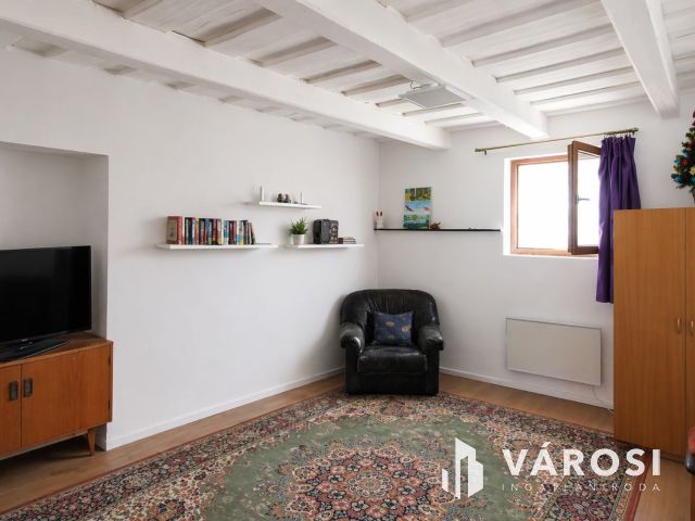 Napelemes családi ház + külön lakóegység Noszlopon