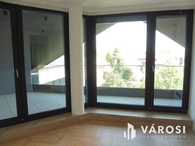 5 Csillagos penthouse Újszegeden Kiadó.