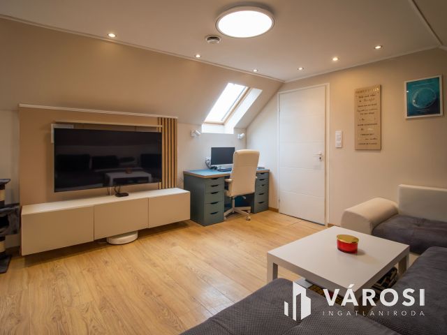 Kétgenerációs ikerház, saját kertrésszel