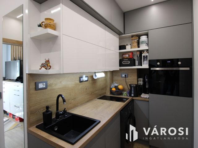 Stílus, kényelem, praktikum. Ízléses lakás Várpalotán.