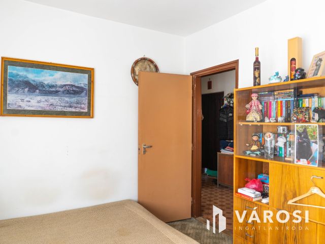 Napfényes otthon Pécelen, hatalmas alagsorral