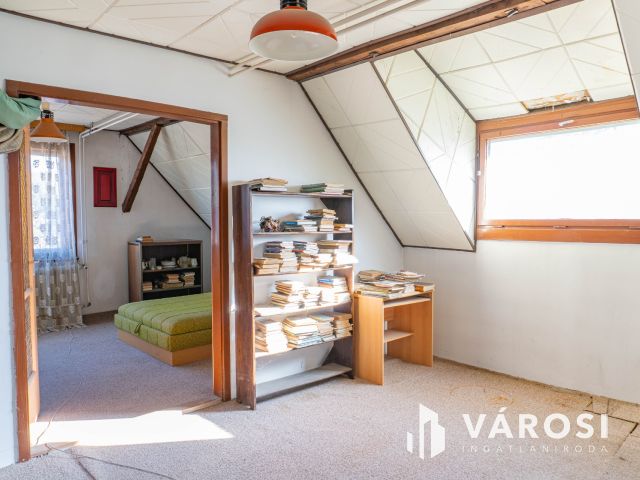 Napfényes otthon Pécelen, hatalmas alagsorral