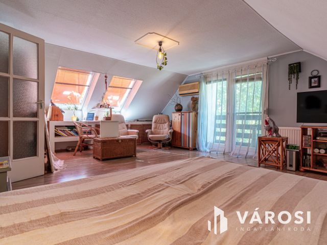 Baktó családi ház mese kerttel és két garázzsal