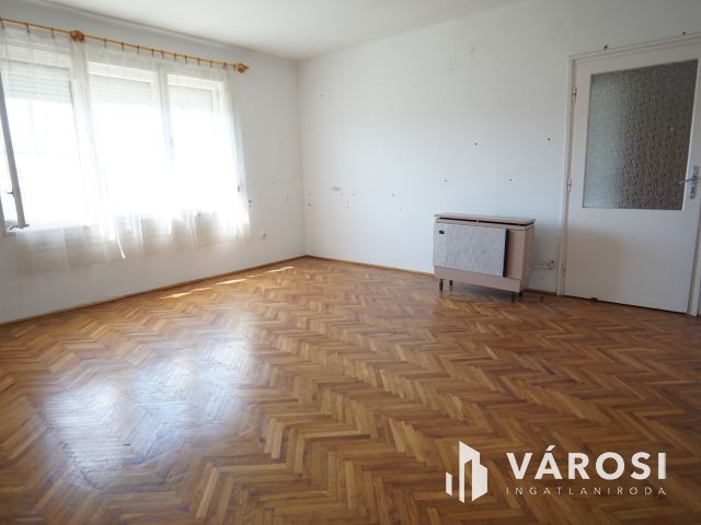 Belváros közeli lakás, garázzsal, zöldterülettel!