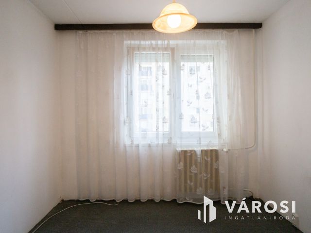 Panelprogramos társasházban, 3 szobás lakás eladó
