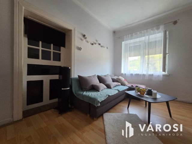 Eladó Karancsberényben egy négyszobás családi ház.
