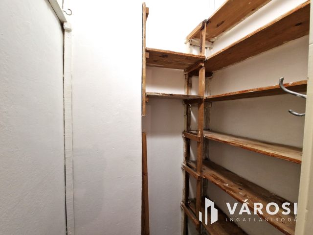 Kiadó 2.emeleti, igényesen felújított, klimatizált lakás