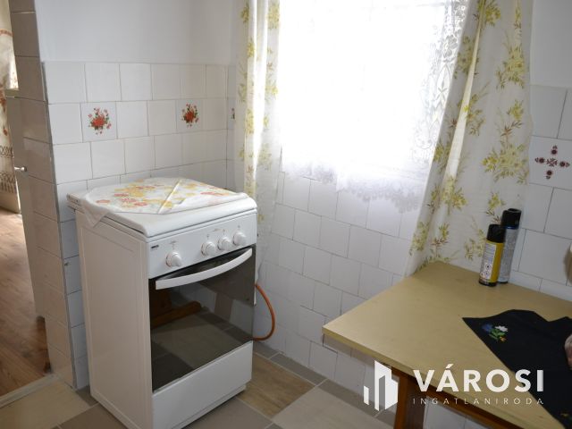 Lakhatásra alkalmas házikó Csatáron eladó!