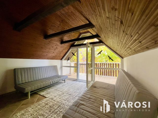Felújított 4 évszakos nyaraló Balatonszemesen