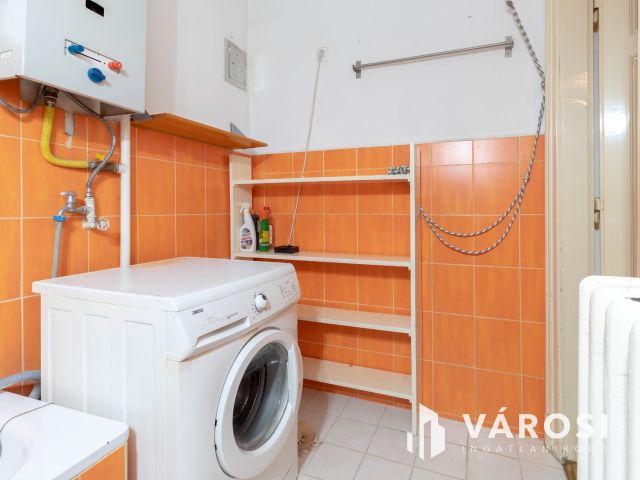 72 m2-es lakás, pár lépés a Duna, a Fővám tér, a Corvinus