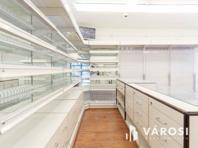 Utcafronti, kirakatos, 55 m2-es üzlet a Béke utca közelében